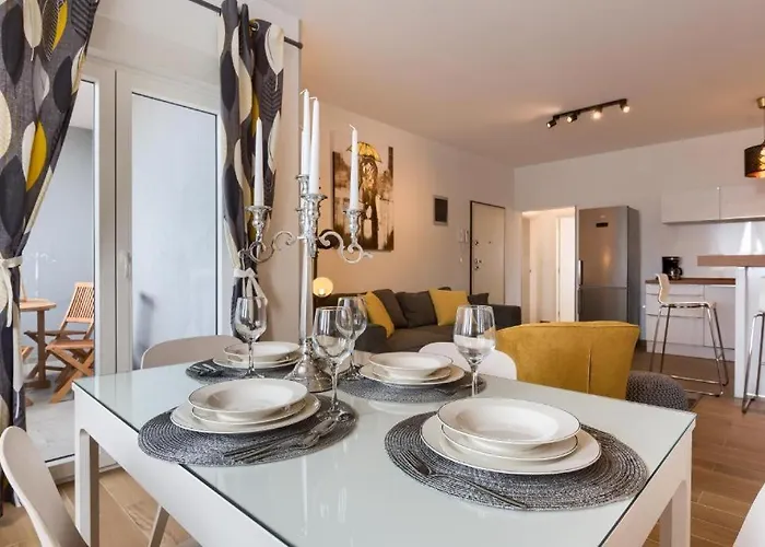 Dream In Arena 1 Center Free Parking *